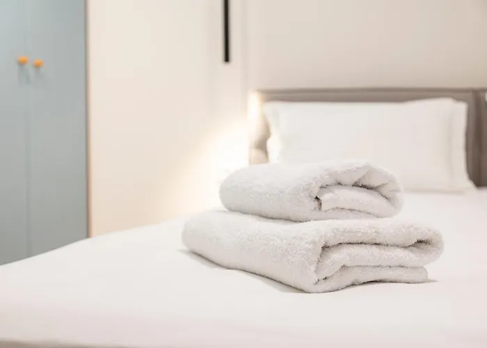 The Infinities * העיירה קוס