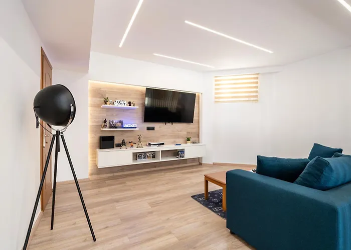 The Infinities * העיירה קוס