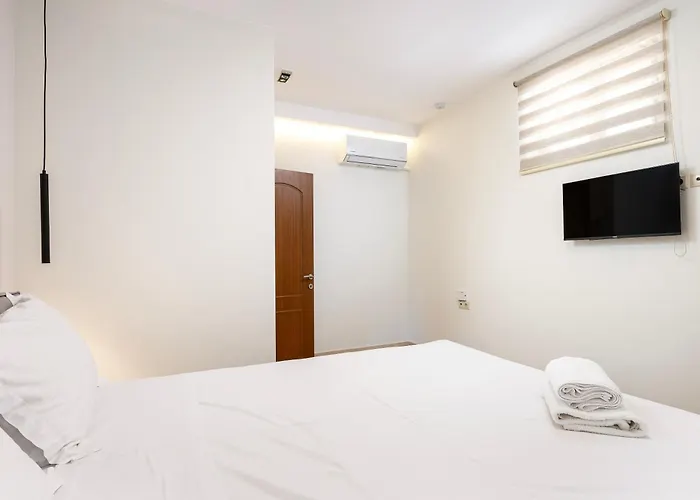 The Infinities * بلدة كوس